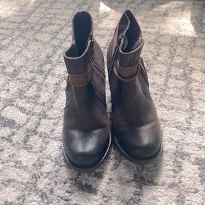 MIZ MOOZ distressed ankle bootie with zipper and side tassel, size 7.5